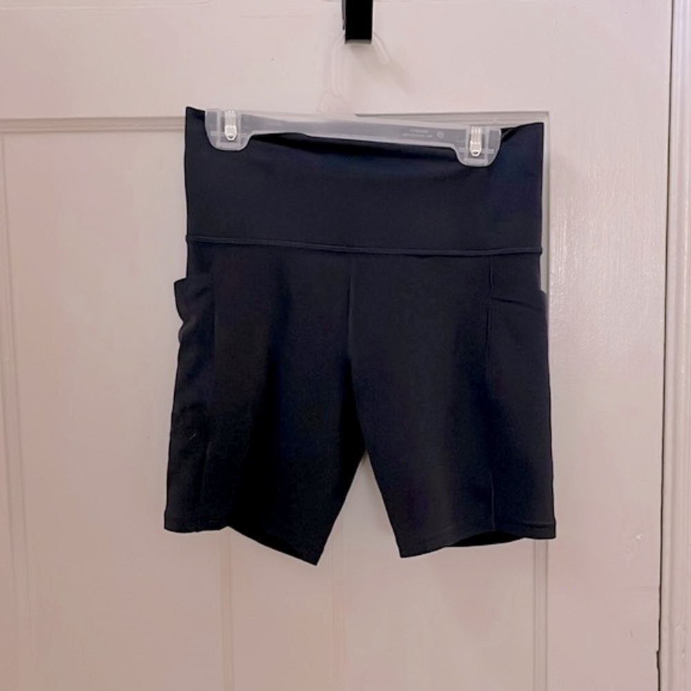 Athleta Women’s Navy Blue Salutation Stash Pocket Shorts 7” small